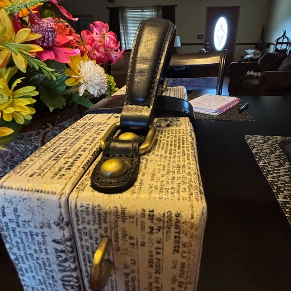 Patricia Nash Black and Cream Newspaper Print Crossbody Bag - Picture 8 of 9